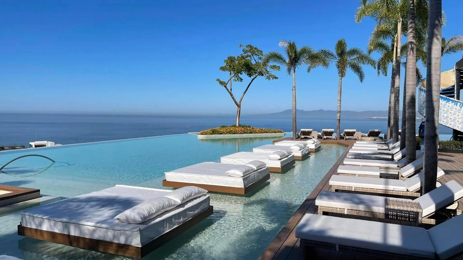 New! Luxury 2Bd 2Ba Romantic Zone Largest Pool In Pv Sea View Balcony Puerto Vallarta Apartament