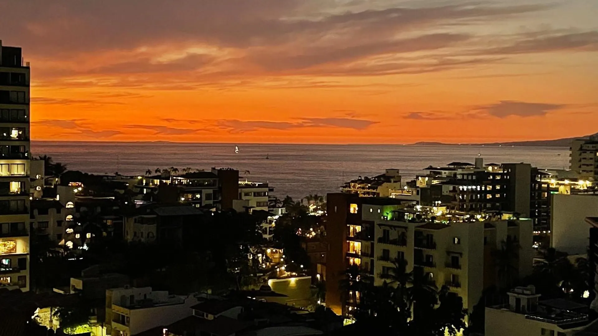 New! Luxury 2Bd 2Ba Romantic Zone Largest Pool In Pv Sea View Balcony Puerto Vallarta Meksyk